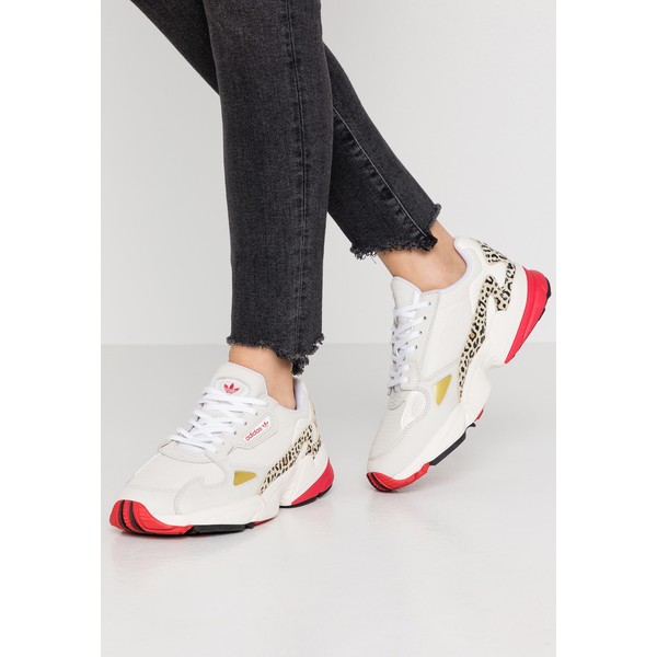 adidas Originals FALCON Sneakersy niskie chalk white/offwhite/scarlet AD111A0YU