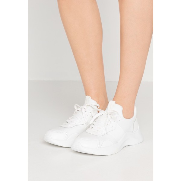 Calvin Klein RUNNER Sneakersy niskie white 6CA11A01T
