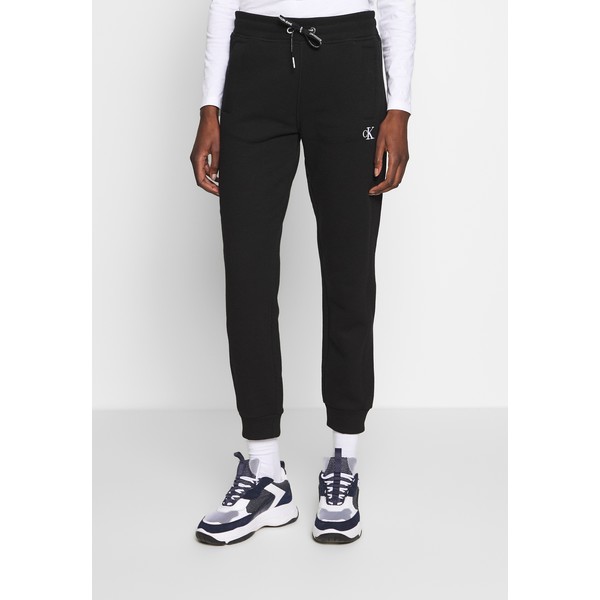 Calvin Klein Jeans EMBROIDERY JOGGING PANTS Spodnie treningowe black C1821A03B