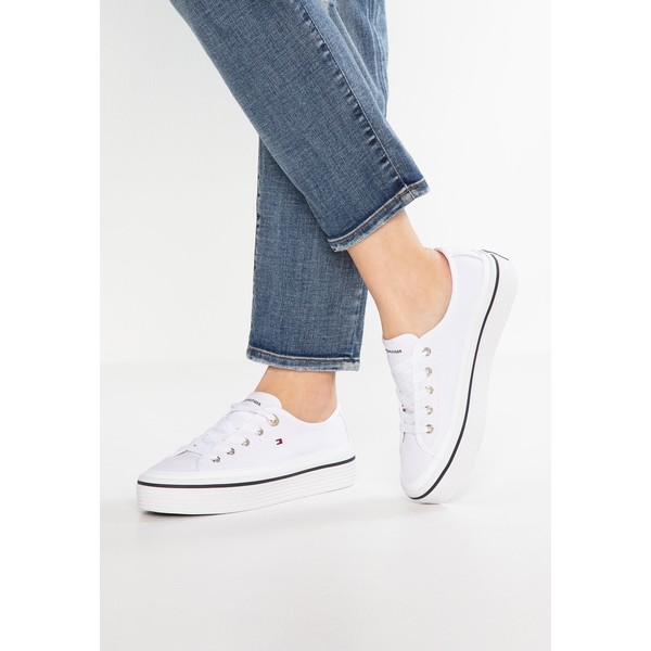 Tommy Hilfiger CORPORATE FLATFORM SNEAKER Sneakersy niskie white TO111A086