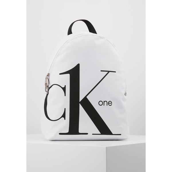 Calvin Klein Jeans ROUNDED Plecak white C1851Q00G