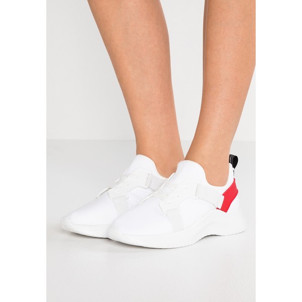 Calvin Klein URBI Sneakersy niskie white/cherry 6CA11A01G