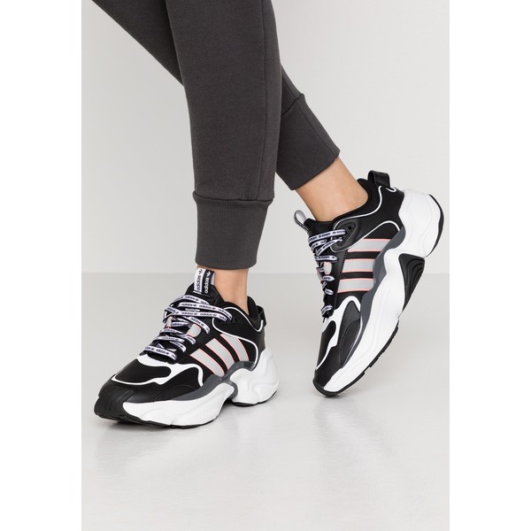 adidas Originals MAGMUR RUNNER Sneakersy niskie core black/grey two/glow pink AD111A0YI