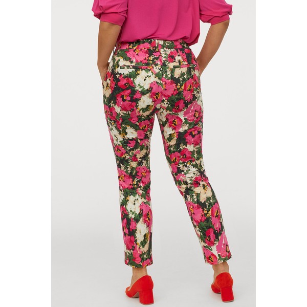 H&M H&M+ Spodnie cygaretki 0757552013 Ciemnozielony/Różowe kwiaty
