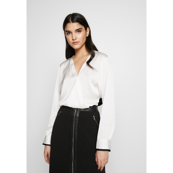 DKNY BLOUSE WITH TWIST FRONT Bluzka offwhite DK121E02D