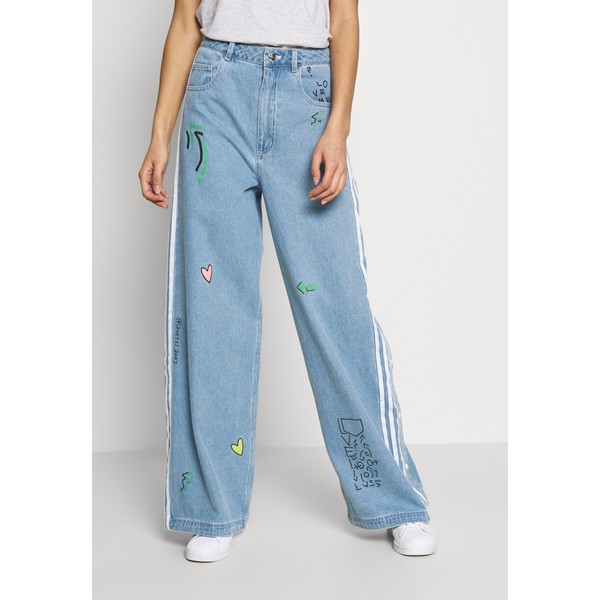 adidas Originals TRACKPANT Jeansy Dzwony clear sky AD121N000