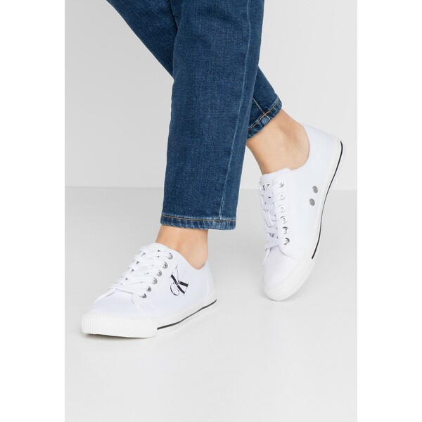 b'Calvin Klein Jeans DIAMANTE Sneakersy niskie white C1811A03L'