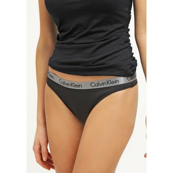 b'Calvin Klein Underwear RADIANT THONG Stringi black C1181A01H'