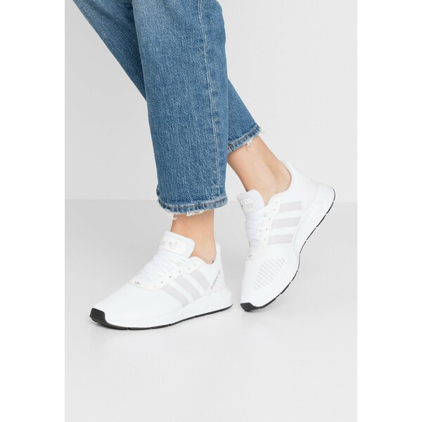 adidas Originals SWIFT Sneakersy niskie footwear white/grey one/core black AD111A0ZF-A11
