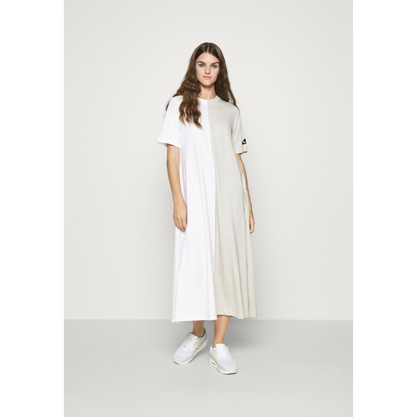 Nike Sportswear DRESS Sukienka z dżerseju white NI121C023