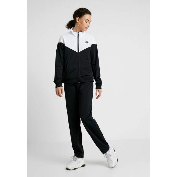 Nike Sportswear SUIT SET Dres black/white NI121A0A7