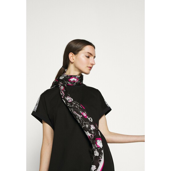 KARL LAGERFELD ALL OVER ORCHID SQUARE SCARF Chusta black K4851G028