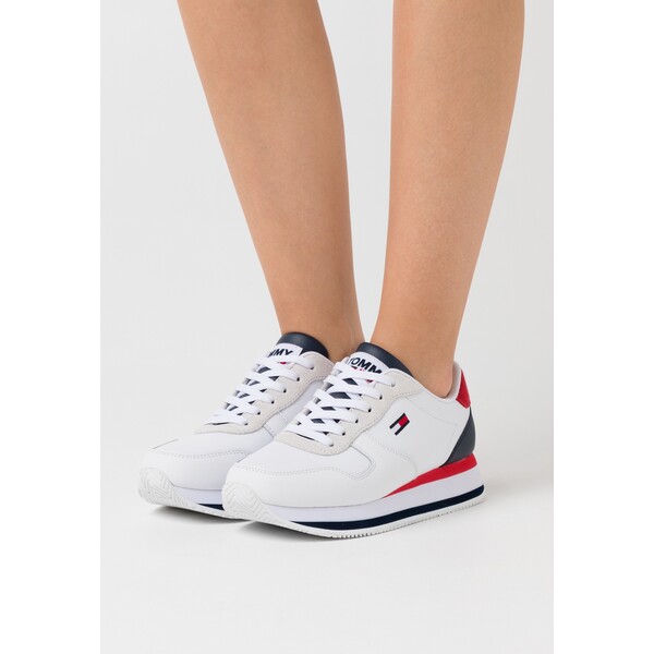 Tommy Jeans FLATFORM ESSENTIAL RUNNER Sneakersy niskie red/white/blue TOB11A056