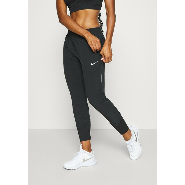 Nike Performance SWIFT PANT Spodnie treningowe black/reflective silver N1241E127