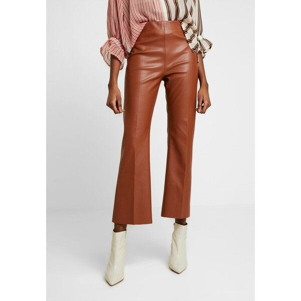 Soaked in Luxury KAYLEE KICKFLARE PANTS Spodnie materiałowe mocha bisque SO921A01H