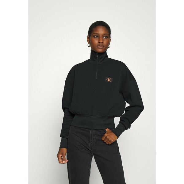 Calvin Klein Jeans BADGE MOCK NECK ZIP Bluzka z długim rękawem black C1821J05K