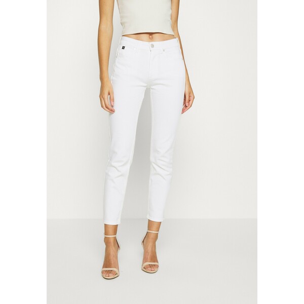 Calvin Klein MID RISE SLIM ANKLE Jeansy Slim Fit white 6CA21N00A