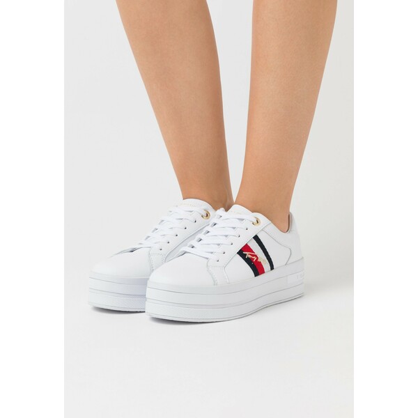 Tommy Hilfiger SIGNATURE MODERN Sneakersy niskie white TO111A0CT