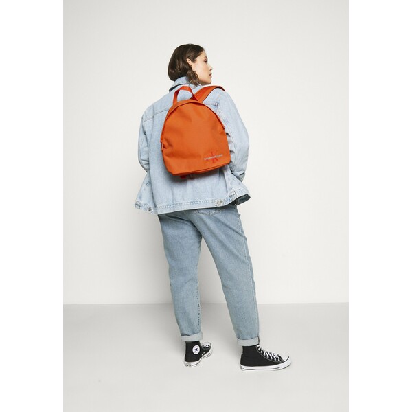 Calvin Klein Jeans ROUNDED Plecak orange C1851Q00H