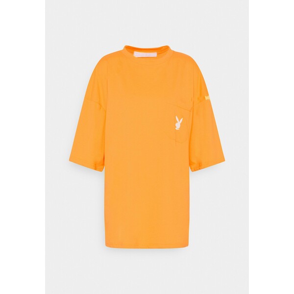 Missguided PLAYBOY REPEAT LOGO OVERSIZED POCKET T-shirt z nadrukiem orange M0Q21D0K1