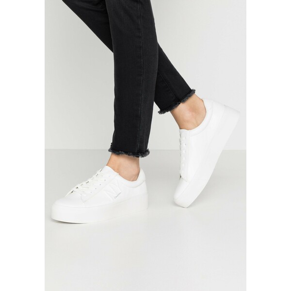 Calvin Klein JAMELLA Sneakersy niskie white 6CA11A02N