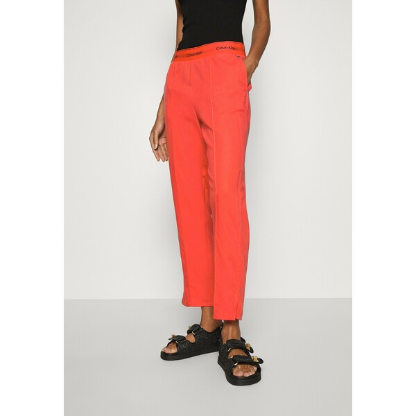Calvin Klein BRANDED Spodnie materiałowe red 6CA21A00X