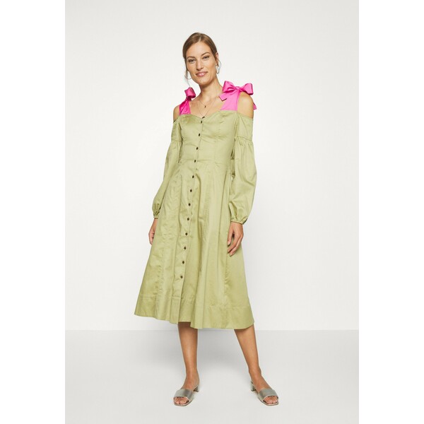 Who What Wear OFF THE SHOULDER DRESS Sukienka koszulowa cedar/doll pink WHF21C01H