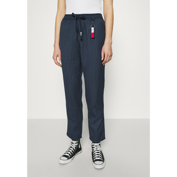 Tommy Jeans PINSTRIPE PANT Spodnie materiałowe twilight navy/white TOB21A01A