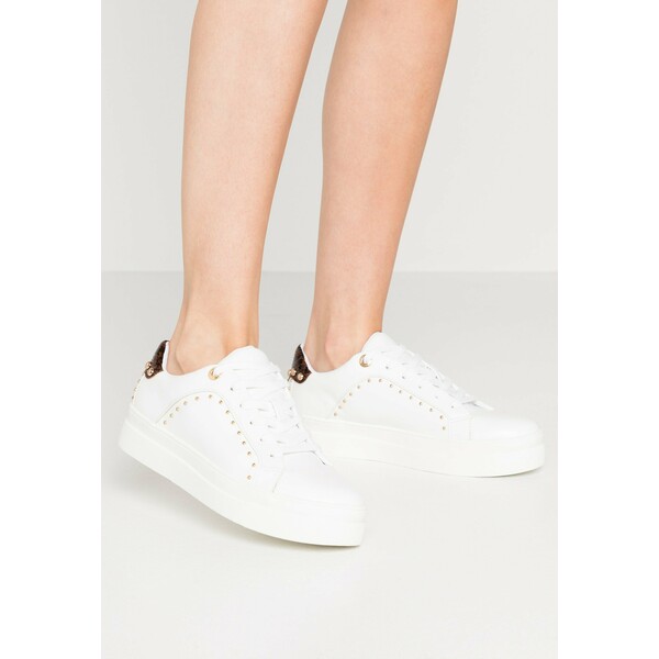 Topshop CYRUS STUD Sneakersy niskie white TP711A0HQ