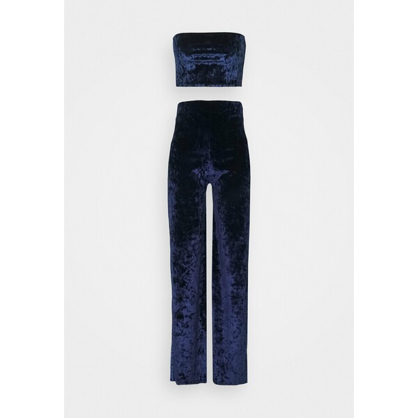 Missguided Petite CRUSHED VELVET BANDEAU AND TROUSER Spodnie materiałowe navy M0V21A065