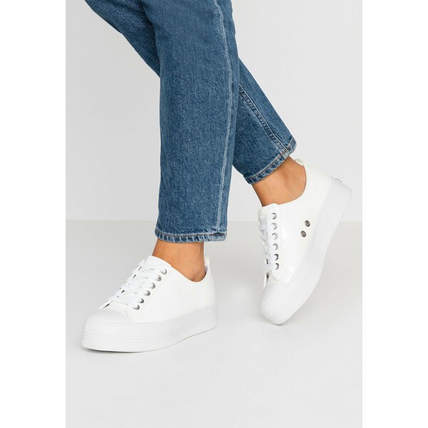 Calvin Klein Jeans ZOLAH Sneakersy niskie white C1811A01U