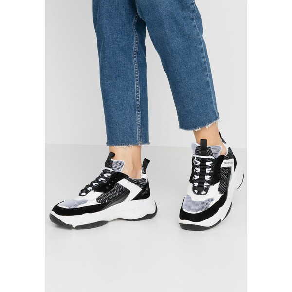 Calvin Klein Jeans MAYA Sneakersy niskie white/black C1811A031