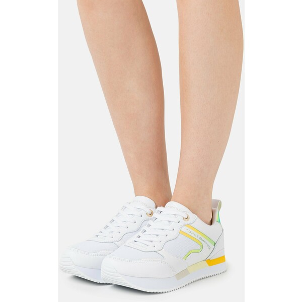 Tommy Hilfiger FEMININE ACTIVE CITY Sneakersy niskie vivid yellow TO111A0F4