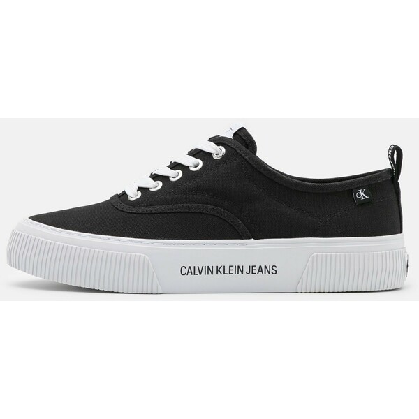 Calvin Klein Jeans VULCANIZED SKATE OXFORD Sneakersy niskie black C1811A04S
