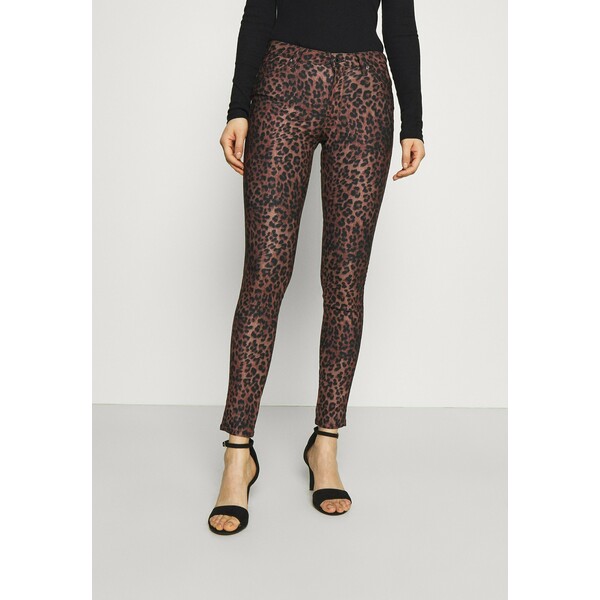 Guess SEXY CURVE Spodnie materiałowe iconic leopard brown GU121A0G1
