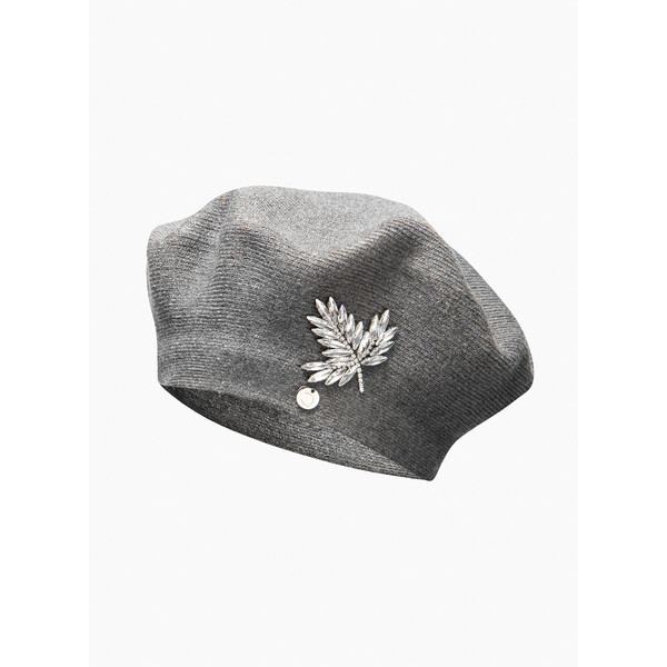Quiosque Szara czapka beret z broszką 5KD071202