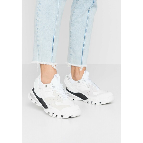 Calvin Klein Jeans CLARICE Sneakersy niskie white C1811A03U