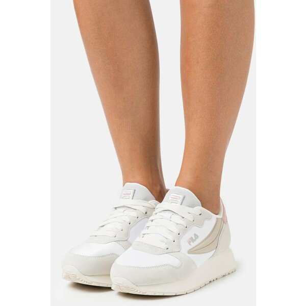 Fila RETROQUE Sneakersy niskie white/marshmallow 1FI11A04L