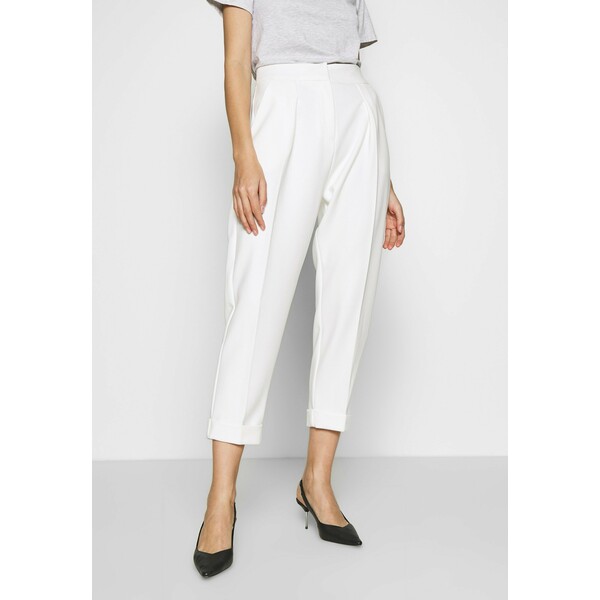 Closet PLEATED TROUSER WITH TURN UP Spodnie materiałowe white CL921A00D