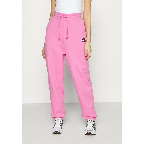 Tommy Jeans RELAXED BADGE PANT Spodnie treningowe pink daisy TOB21A01O