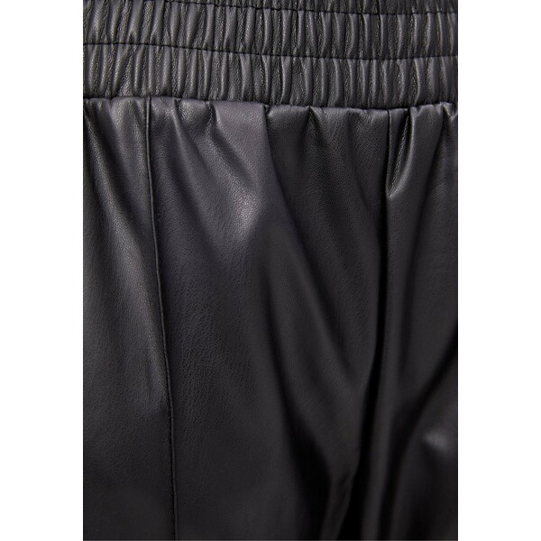 Bershka Spodnie materiałowe black BEJ21A095