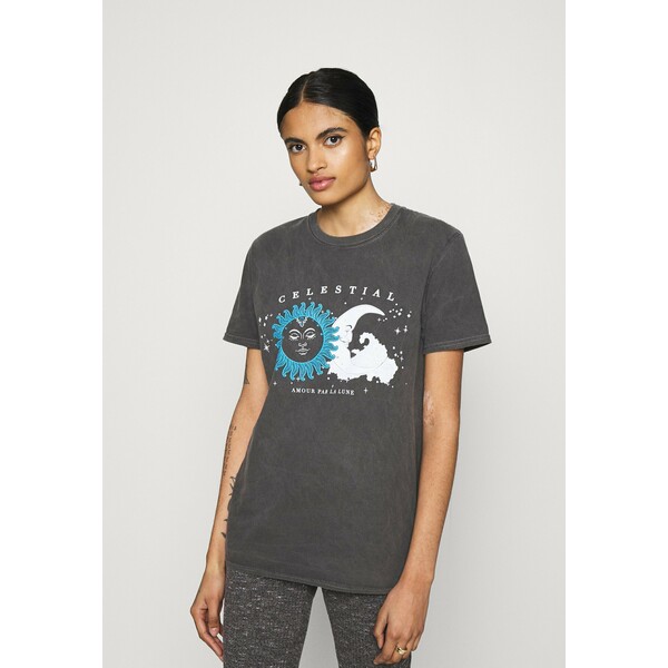 Missguided COSTELLO MOON AND STARS GRAPHIC TEE T-shirt z nadrukiem charcoal M0Q21D0KW