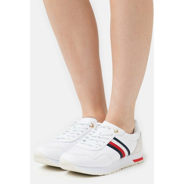 Tommy Hilfiger CASUAL CITY RUNNER Sneakersy niskie white TO111A0F8