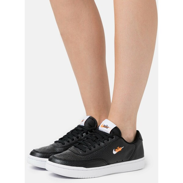 Nike Sportswear COURT VINTAGE PRM Sneakersy niskie black/white/total orange NI111A0MI-Q12