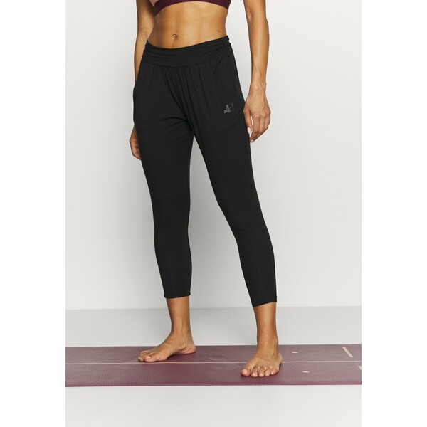 Curare Yogawear PANTS 7/8 LENGTH Spodnie treningowe black CY541E01Q-Q11
