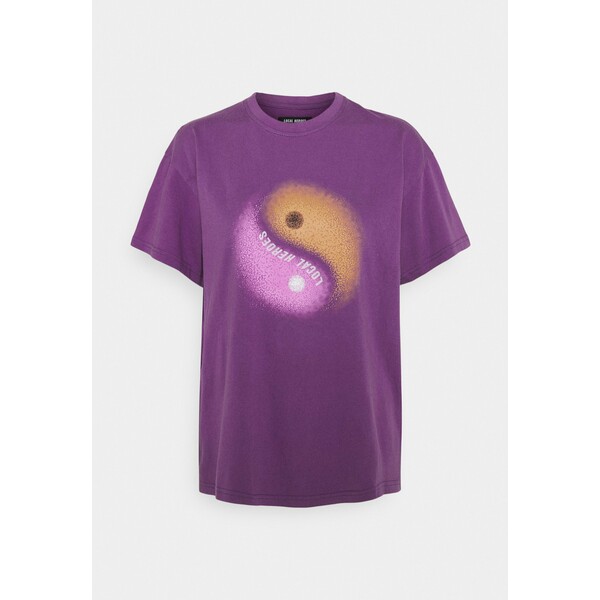 Local Heroes YIN YANG PURPLE T-shirt z nadrukiem purple washed L4N21D010