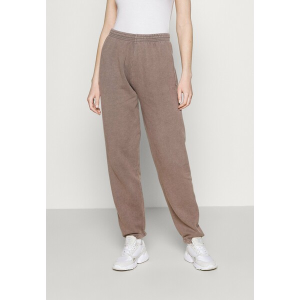 BDG Urban Outfitters OVERDYED JOGGER Spodnie treningowe chocolate QX721A00H