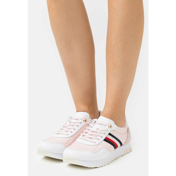 Tommy Hilfiger CASUAL CITY RUNNER Sneakersy niskie light pink TO111A0F8