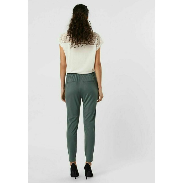 Vero Moda Spodnie materiałowe balsam green VE121A134