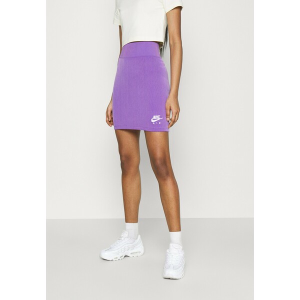 Nike Sportswear AIR SKIRT Spódnica ołówkowa violet shock/white NI121B00Y